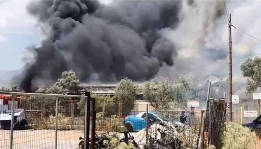 Πυρκαγιά σε εργοστάσιο στο Μενίδι