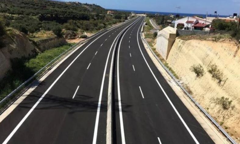 Κρήτη: Ένας νεκρός και δύο τραυματίες σε τροχαίο στον ΒΟΑΚ