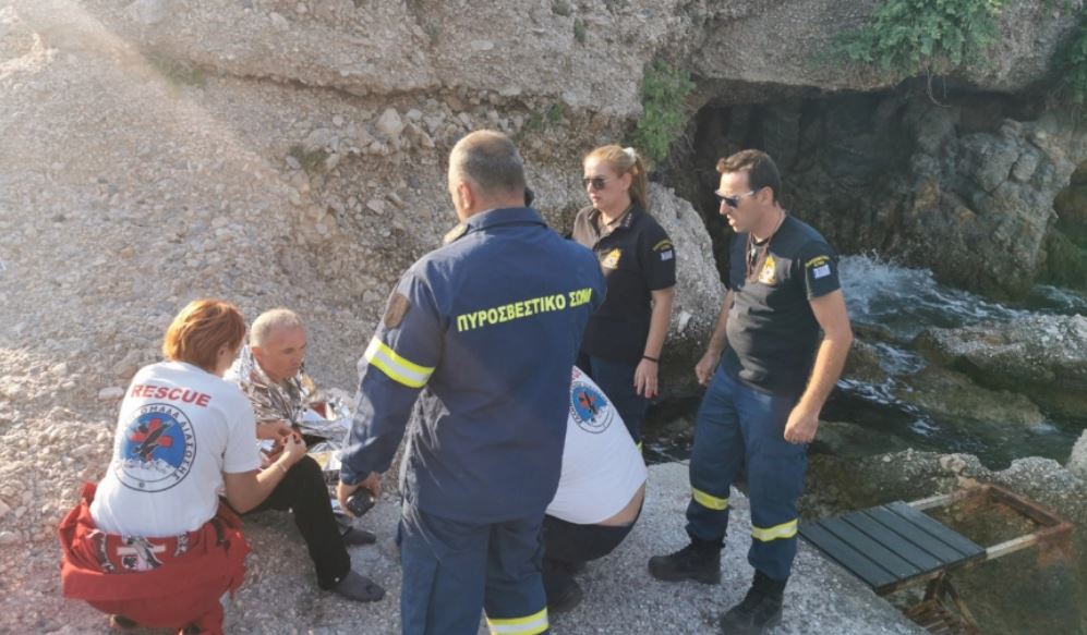 Πτώση ελικοπτέρου που επιχειρούσε στη φωτιά στη Σάμο – Διασώθηκε ο πιλότος (φωτο + βίντεο ντοκουμέντο)