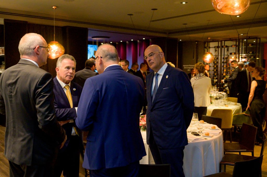 Οι επαφές Δένδια στο περιθώριο της Διάσκεψης για την ανασυγκρότηση της Ουκρανίας