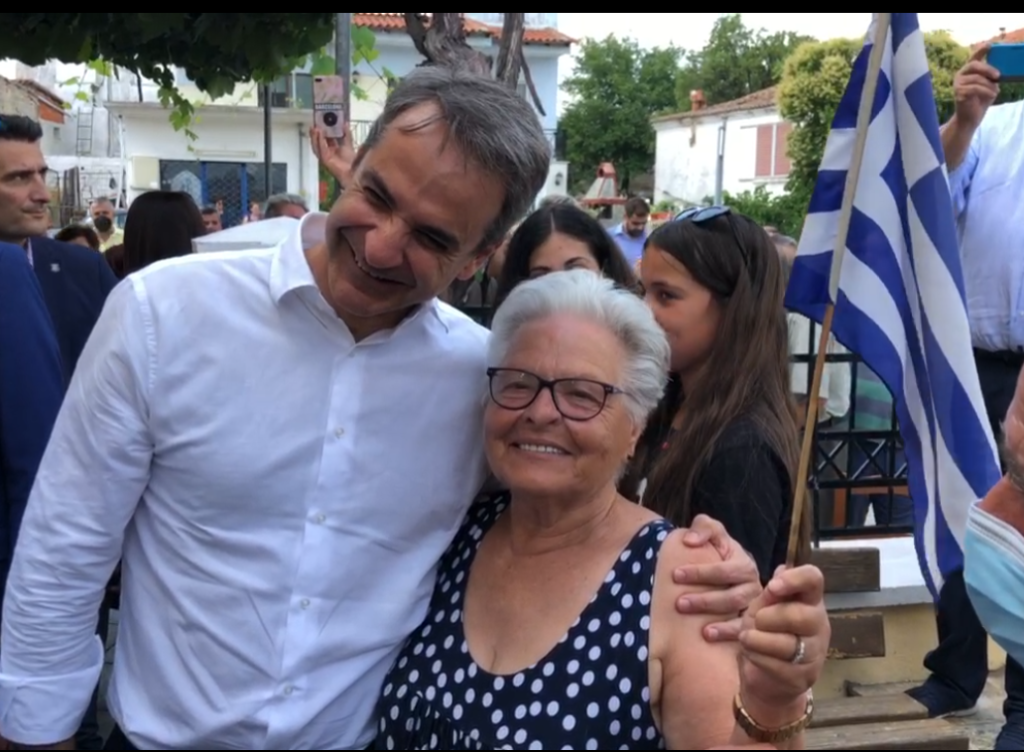 Θερμή υποδοχή Μητσοτάκη στην Κομοτηνή! «Η Θράκη αλλάζει»