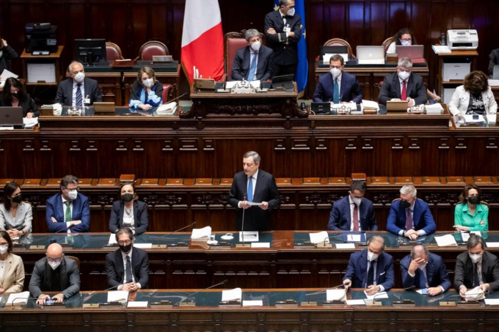 Οι όροι που έθεσε ο Ντράγκι για να παραμείνει πρωθυπουργός