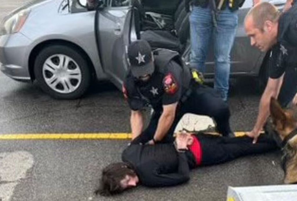 Αυτός είναι ο 22χρονος λευκός τράπερ που αιματοκύλισε την παρέλαση της 4ης Ιουλίου στο Σικάγο