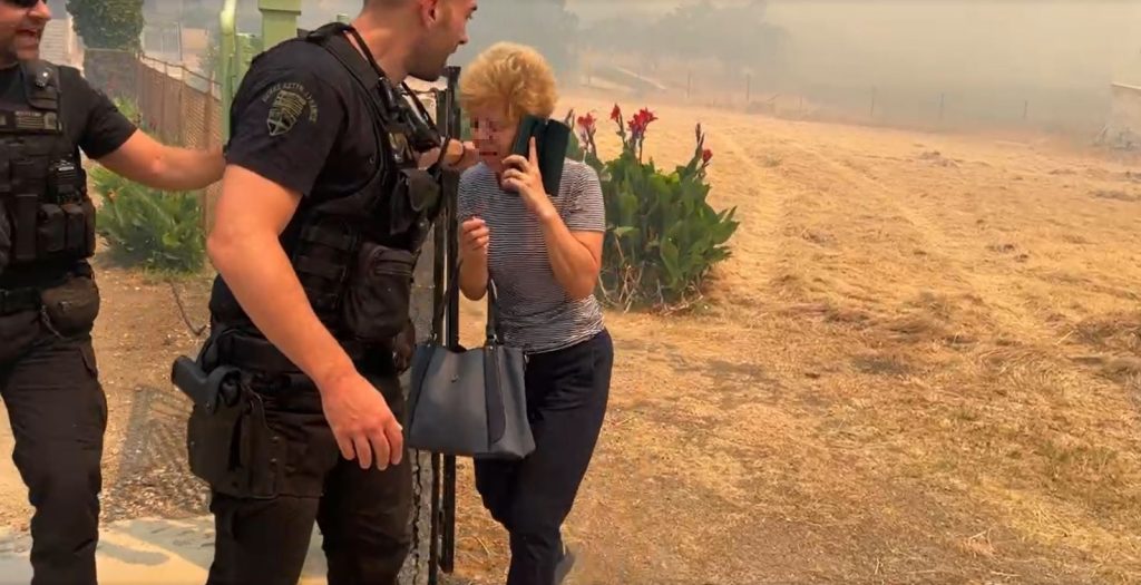 Η Ελληνική Αστυνομία στη μάχη με την πυρκαγιά στη Λέσβο (ΦΩΤΟ)