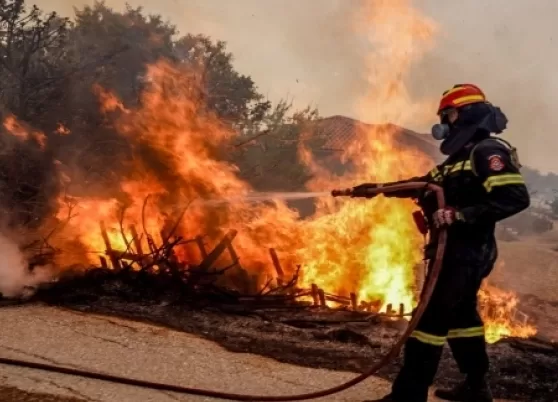 Οριοθετήθηκαν οι φωτιές σε Πύλο, Γύθειο και Ασπρόπυργο – Ποιες είναι οι περιοχές υψηλού κινδύνου για πυρκαγιά την Πέμπτη