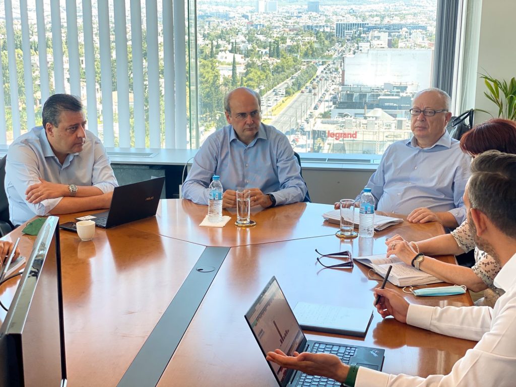 Η «τελική επίθεση» Χατζηδάκη για τις συντάξεις και τον Αύγουστο