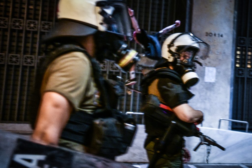 Δέκα προσαγωγές και δύο συλλήψεις στο συλλαλητήριο στο Σύνταγμα