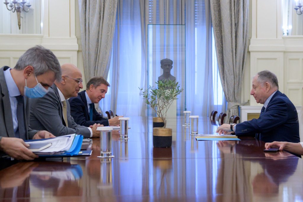 Με τον θρύλο του μηχανοκίνητου αθλητισμού Ζαν Τοντ συναντήθηκε ο Δένδιας