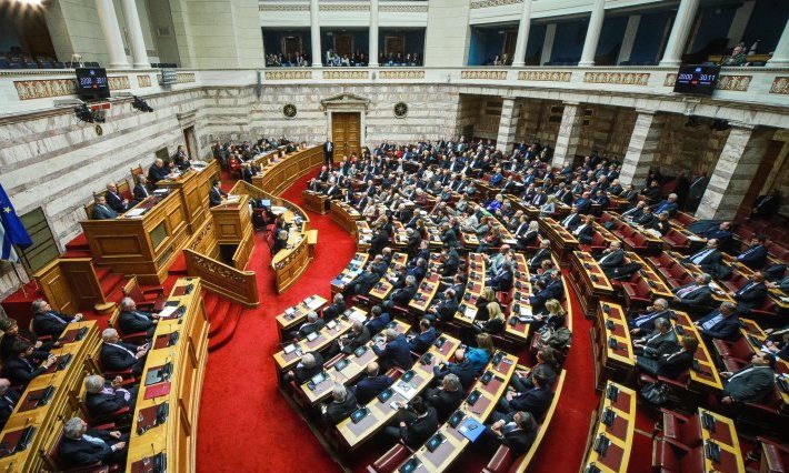 Βουλή: Ψηφίστηκε το νομοσχέδιο του υπουργείου Υγείας