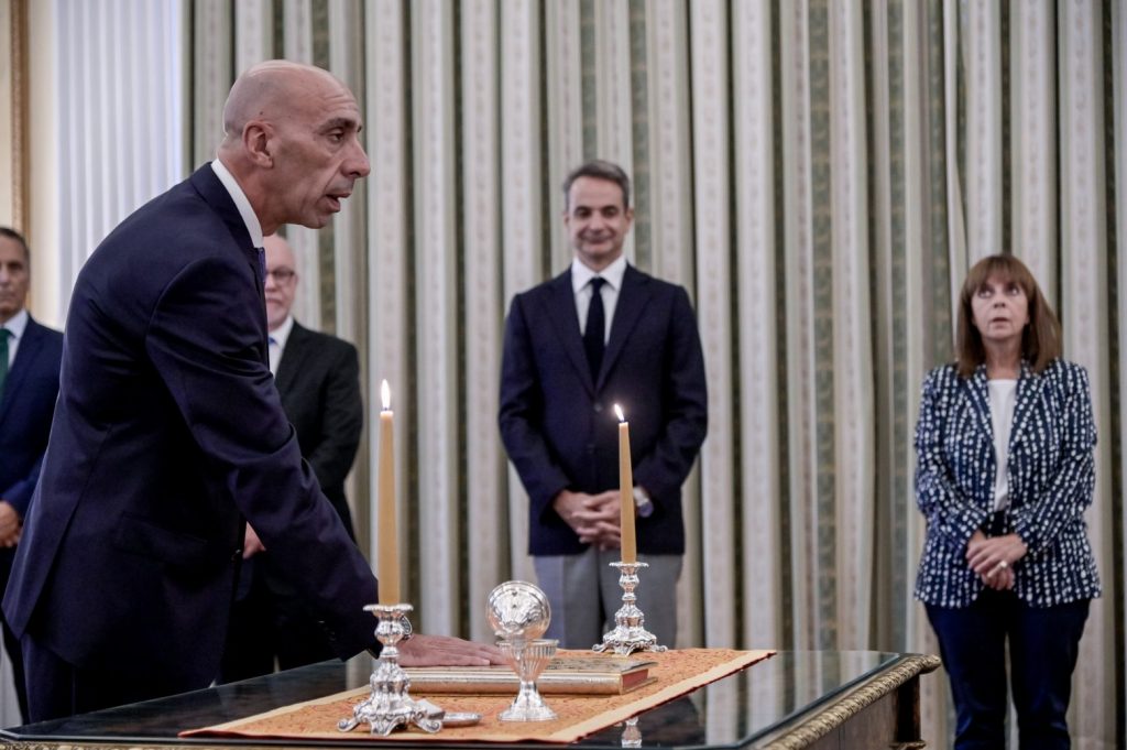 Ο Γιάννης Μπρατάκος ορκίστηκε υφυπουργός στον πρωθυπουργό (ΦΩΤΟ)