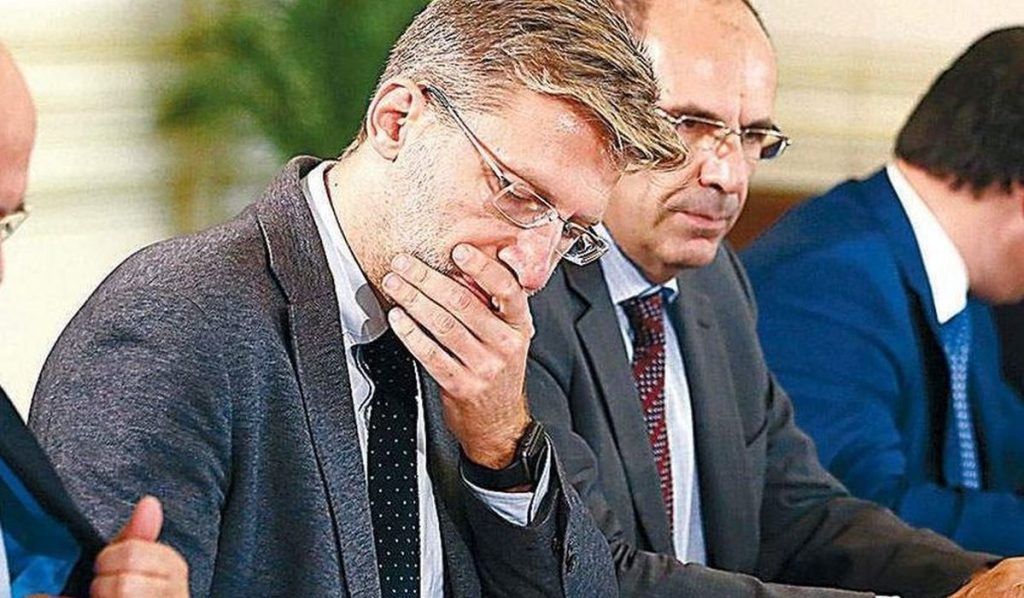 Γεραπετρίτης, Σκέρτσος και στο βάθος Χρυσοχοΐδης