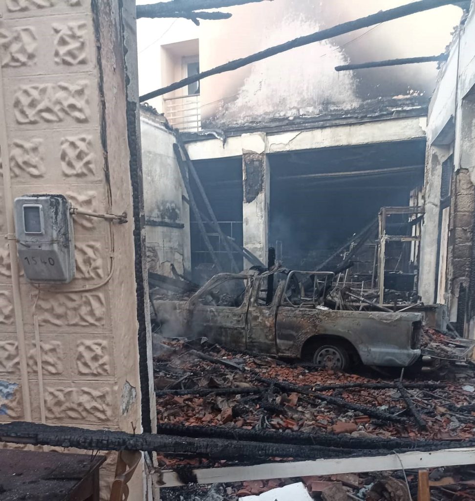 Νεκρός 71χρονος που έκαψε το σπίτι του αδελφού του και έπεσε με αγροτικό στο κατάστημα του!