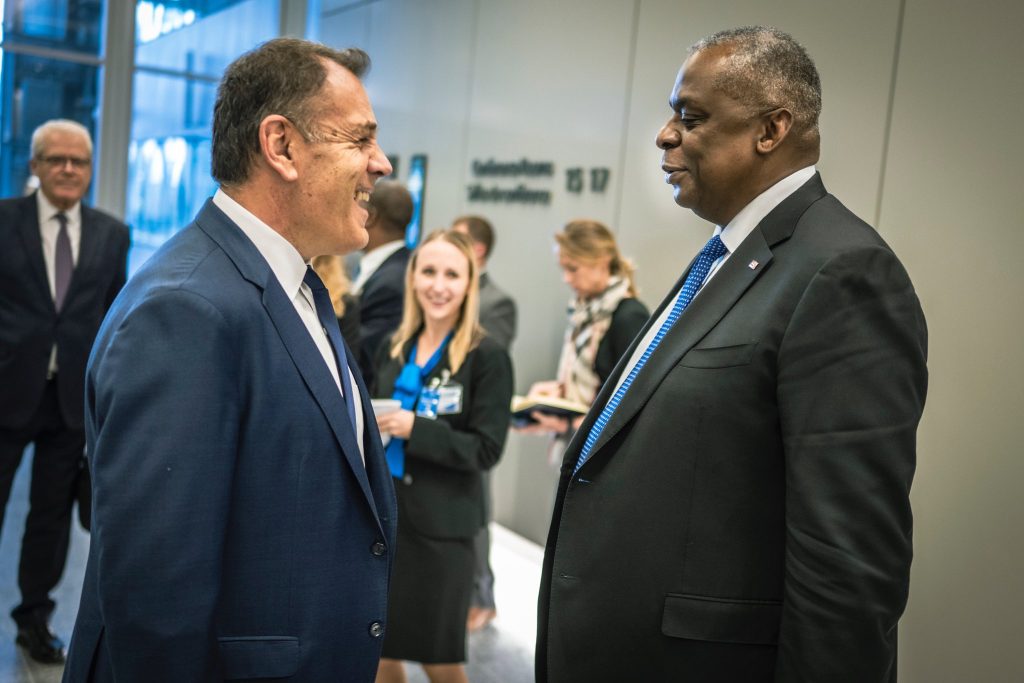 Συνάντηση Παναγιωτόπουλου – Όστιν: Αποδίδουμε μεγάλη σημασία στην περιφερειακή σταθερότητα, ανέφερε ο Αμερικανός υπουργός