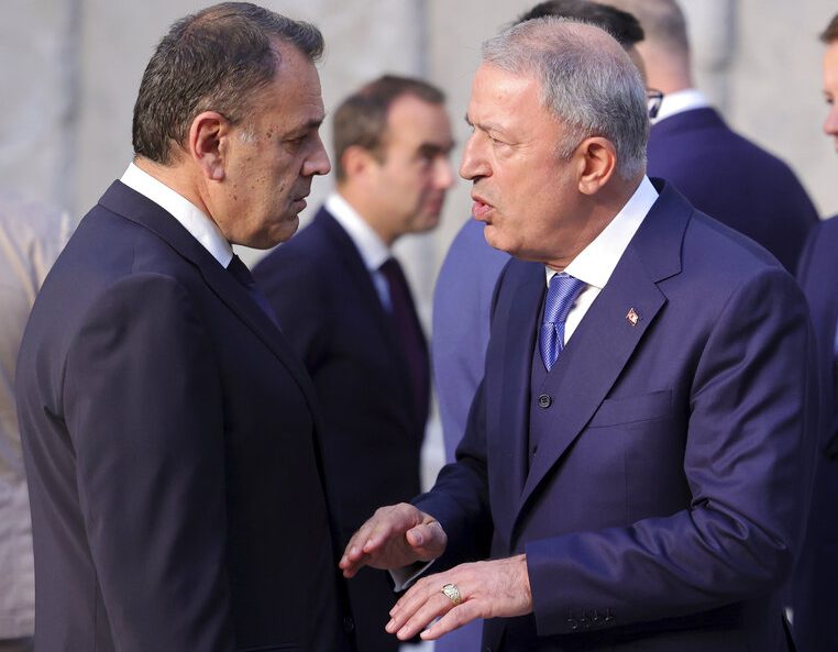 Συνάντηση Παναγιωτόπουλου – Ακάρ στη Σύνοδο υπουργών του ΝΑΤΟ