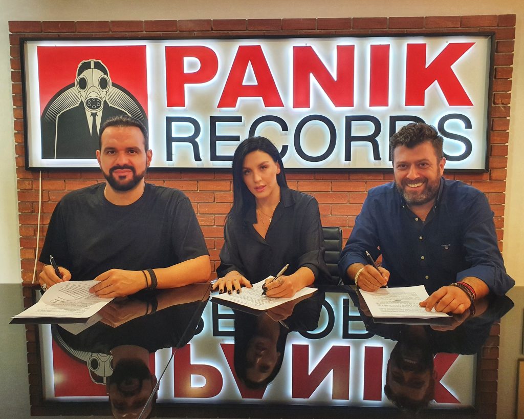 Ιουλία Καλλιμάνη: «Ανεξήγητο Κακό (Τα Πάντα Ερωτεύτηκα)» Νέο Τραγούδι & Music Video