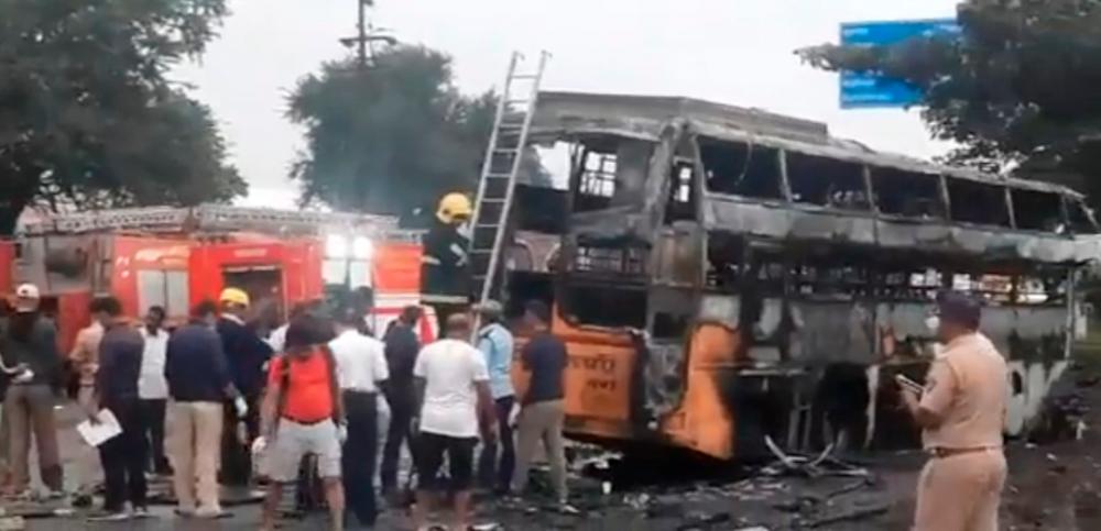 Τραγωδία στην Ινδία: Τουλάχιστον 12 νεκροί και πάνω από 30 τραυματίες από πυρκαγιά σε λεωφορείο