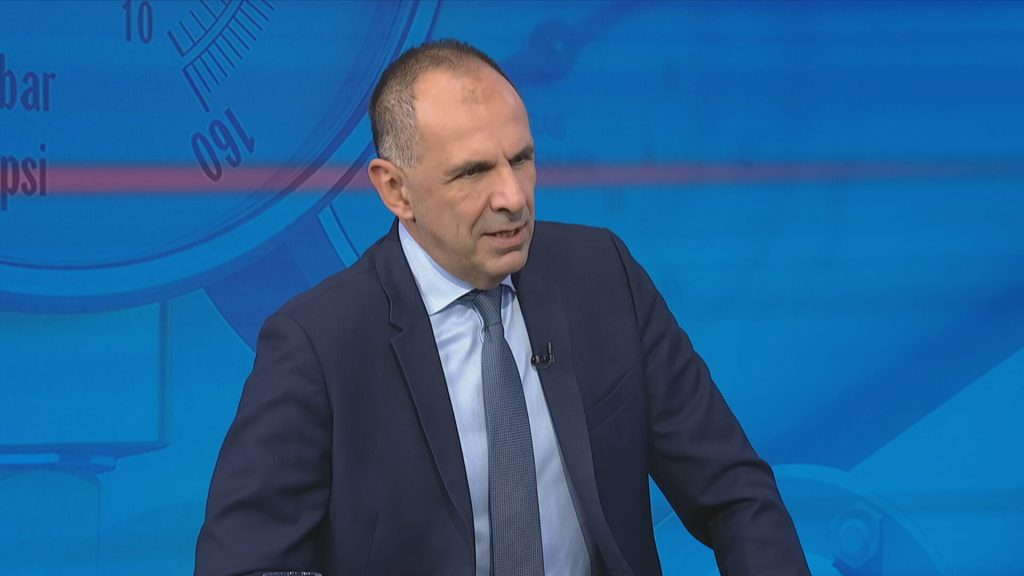 «Κανονική βόμβα η απλή αναλογική» προειδοποιεί ο Γεραπετρίτης