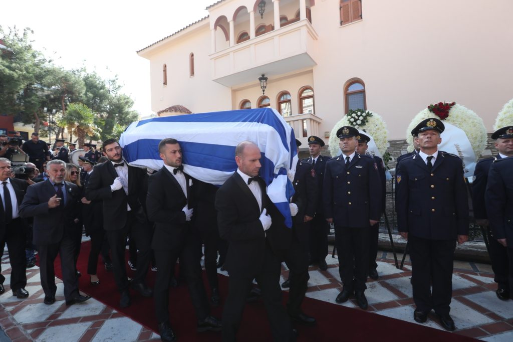 «Ράγισαν» καρδιές στο «τελευταίο αντίο» στον Ολυμπιονίκη Αλέξανδρο Νικολαΐδη – Ποιοι έδωσαν το «παρών» (ΦΩΤΟ)