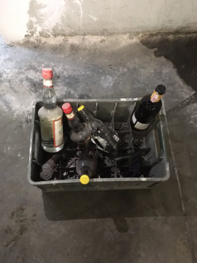 Εξάρχεια: Παραμονές Πολυτεχνείου εντοπίστηκε «οπλοστάσιο» με πέτρες και υλικά για μολότοφ