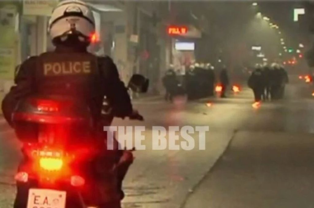 Πάτρα: «Βροχή» από μολότοφ – Αποπνικτική η ατμόσφαιρα από τα δακρυγόνα, φωτιά σε πολυκατοικία