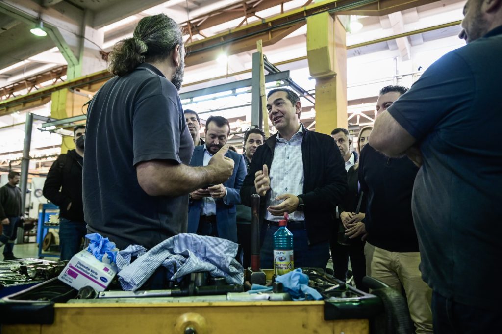 «Κρίσιμη η αυριανή απεργία» λέει από το αμαξοστάσιο της ΟΣΥ ο Τσίπρας