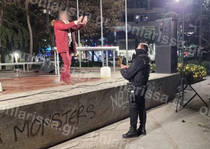 Λάρισα: Απειλούσε να αυτοπυρποληθεί γιατί δεν μπορεί να δει το παιδί του