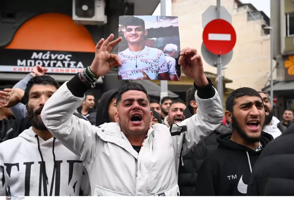 Η απολογία του αστυνομικού που πυροβόλησε τον 16χρονο Ρομά – «Έριξα χαμηλά και τις δύο φορές»