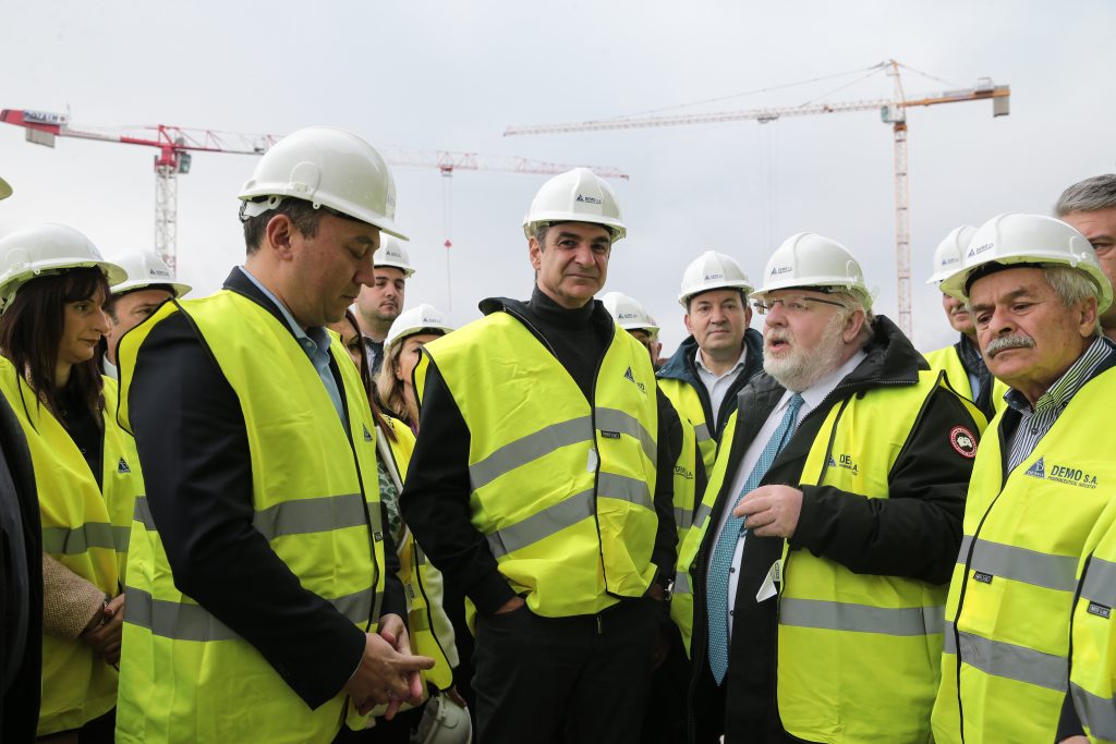 «Μας αρέσει να λύνουμε πραγματικά προβλήματα» διαμηνύει και αποδεικνύει ο Μητσοτάκης