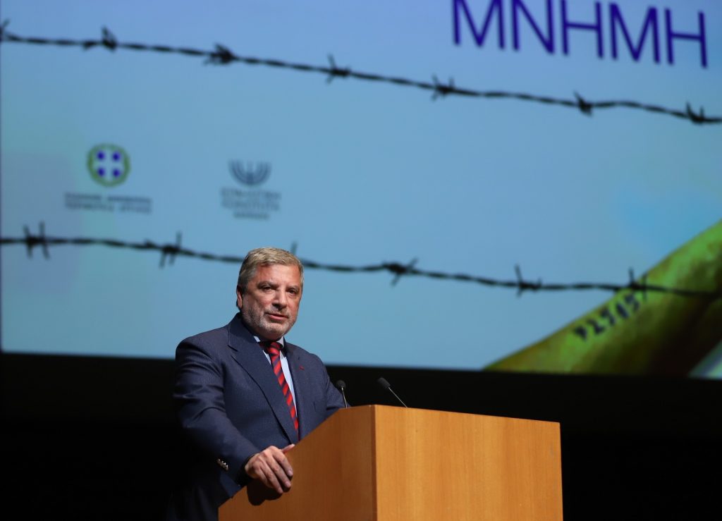 «Να κρατήσουμε άσβεστη την ιστορική μνήμη» τονίζει στην Ημέρα του Ολοκαυτώματος ο Πατούλης