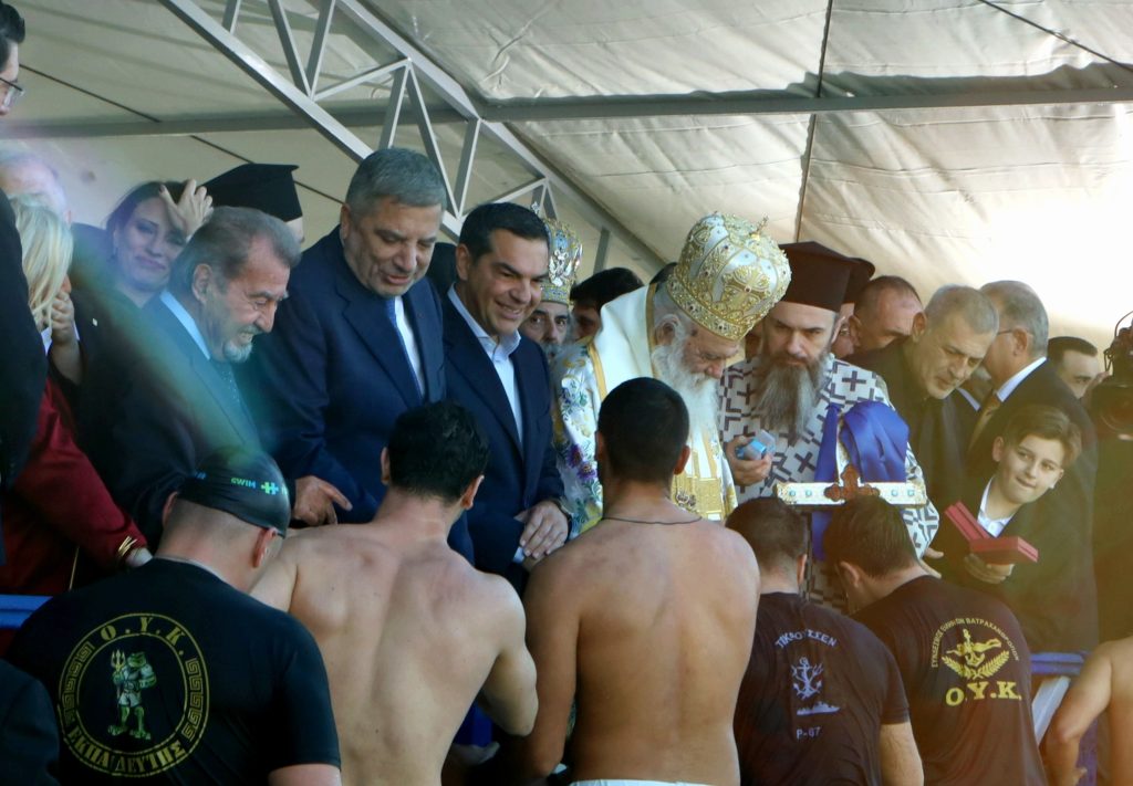 Στον Πειραιά για τον εορτασμό των Θεοφανείων ο Πατούλης (ΒΙΝΤΕΟ)