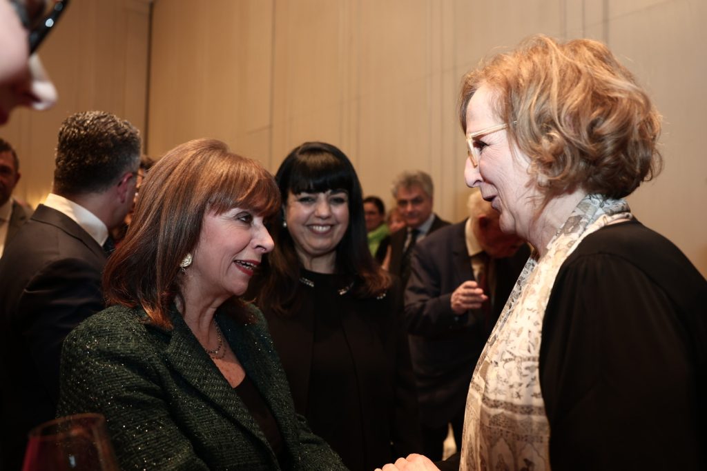 «Περήφανη» δηλώνει η Σακελλαροπούλου μετά τη συνάντηση με τους ομογενείς της Γερμανίας