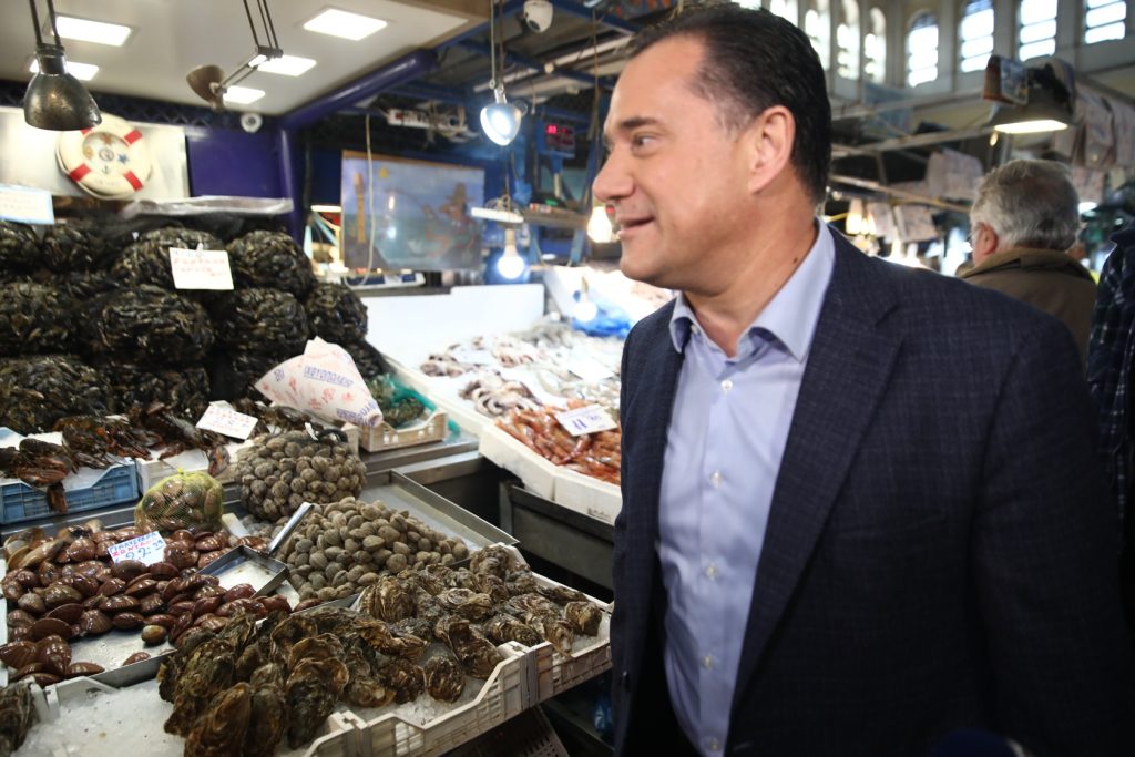 «Μην ακούτε τι φωνάζουν οι ΣΥΡΙΖΑίοι, οι τιμές είναι χαμηλότερες από πέρσι» διαπιστώνει ο Γεωργιάδης