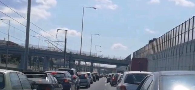 Μποτιλιάρισμα στην Αττική Οδό στο ρεύμα προς Ελευσίνα