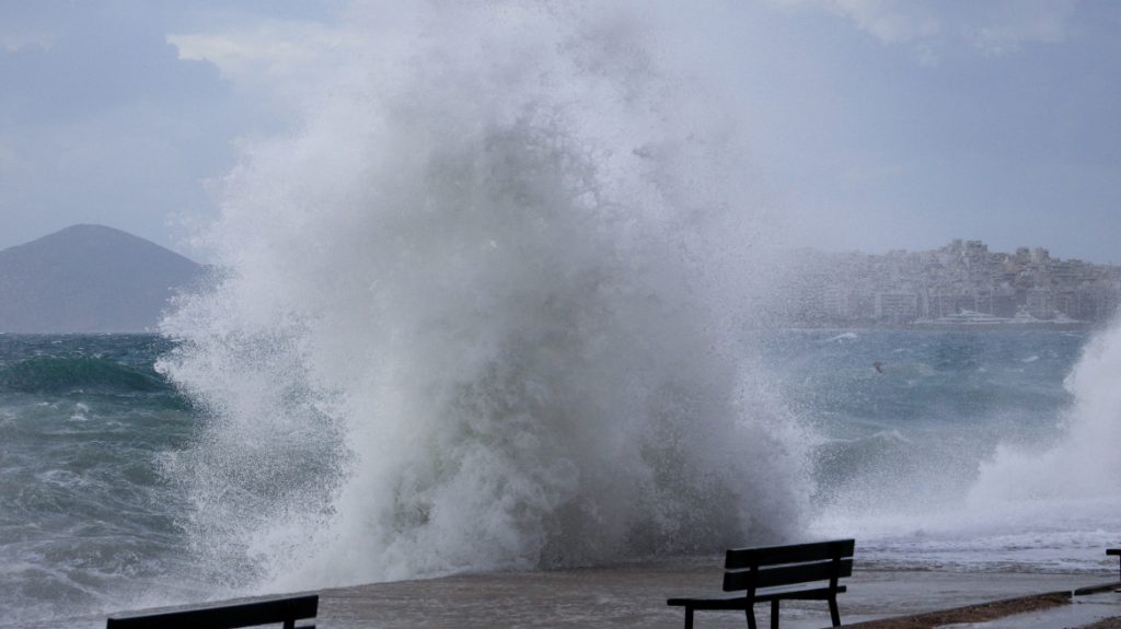 Καιρός: Έρχεται πτώση της θερμοκρασίας – Ενισχυμένοι βοριάδες έως και οκτώ μποφόρ