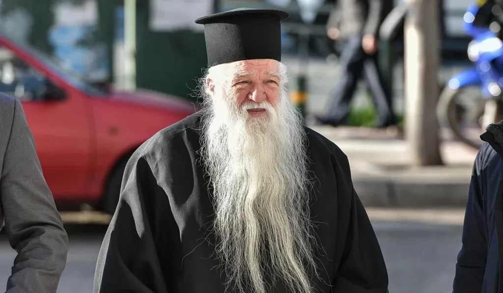 Σοκάρουν οι δηλώσεις Αμβρόσιου που συνδέει το Καρναβάλι με τα Τέμπη – «Μήπως είναι τιμωρία από τον Θεό;»