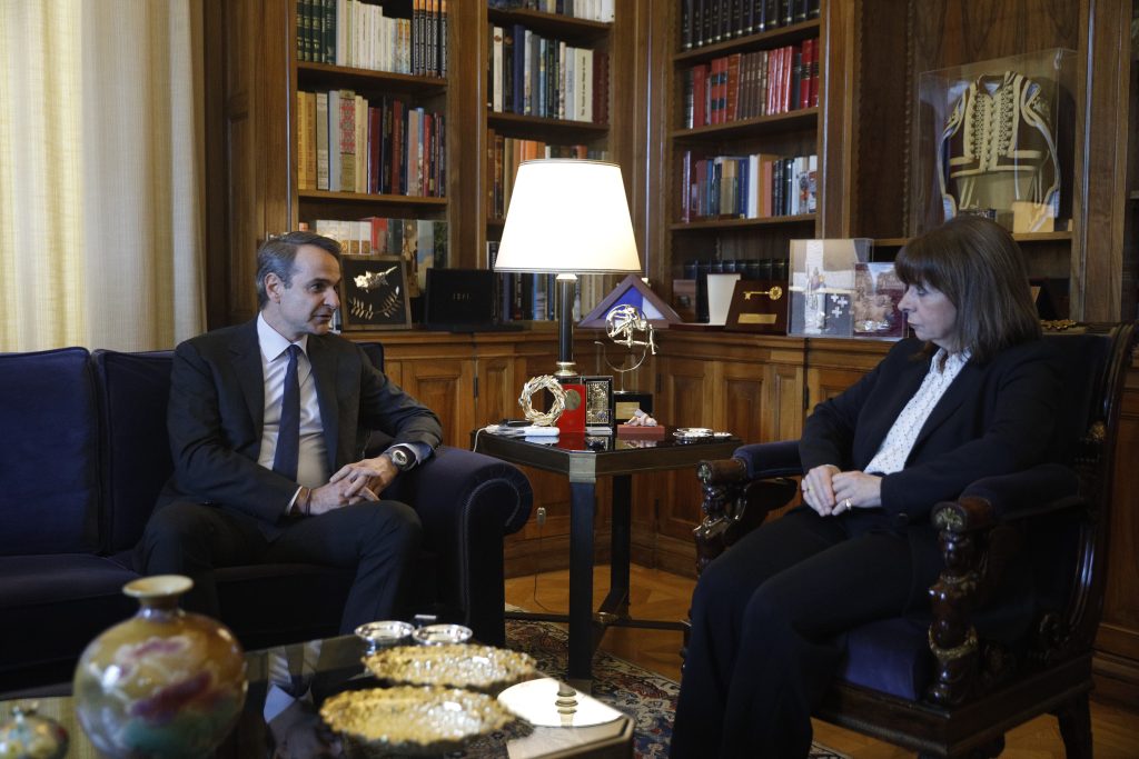 Στο Προεδρικό Μέγαρο σε λίγο ο Κυριάκος Μητσοτάκης