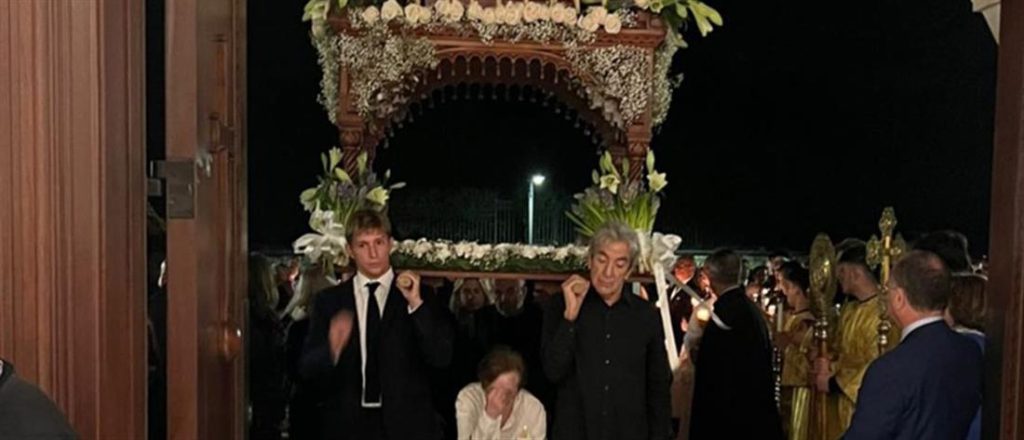 Οι γιοι του Παύλου κράτησαν τον Επιτάφιο (ΦΩΤΟ)