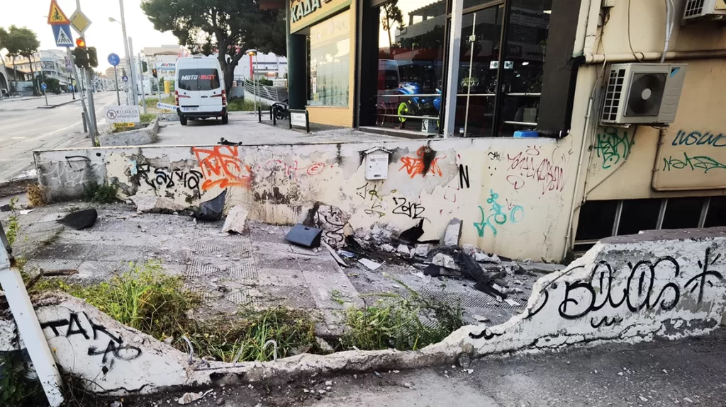 Σοβαρό τροχαίο τα ξημερώματα στην Αγία Παρασκευή – Στο νοσοκομείο ο οδηγός