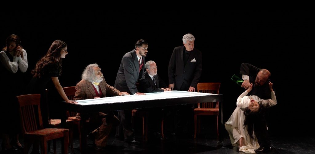 Υπόθεση «Μακρόπουλος» του Κάρελ Τσάπεκ για 15 παραστάσεις στο θέατρο ΕΛΕΡ