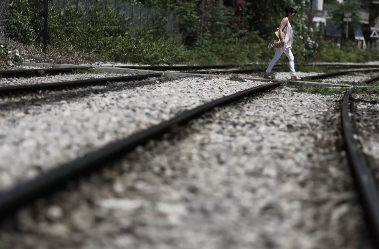 Κακουργηματική δίωξη σε δύο αδέρφια που έκλεψαν μηχάνημα του ΟΣΕ