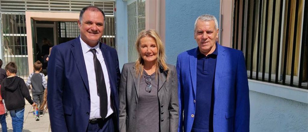 Μαρέβα Μητσοτάκη: Τήρησε υπόσχεση σε μαθήτρια και πήγε στο σχολείο της