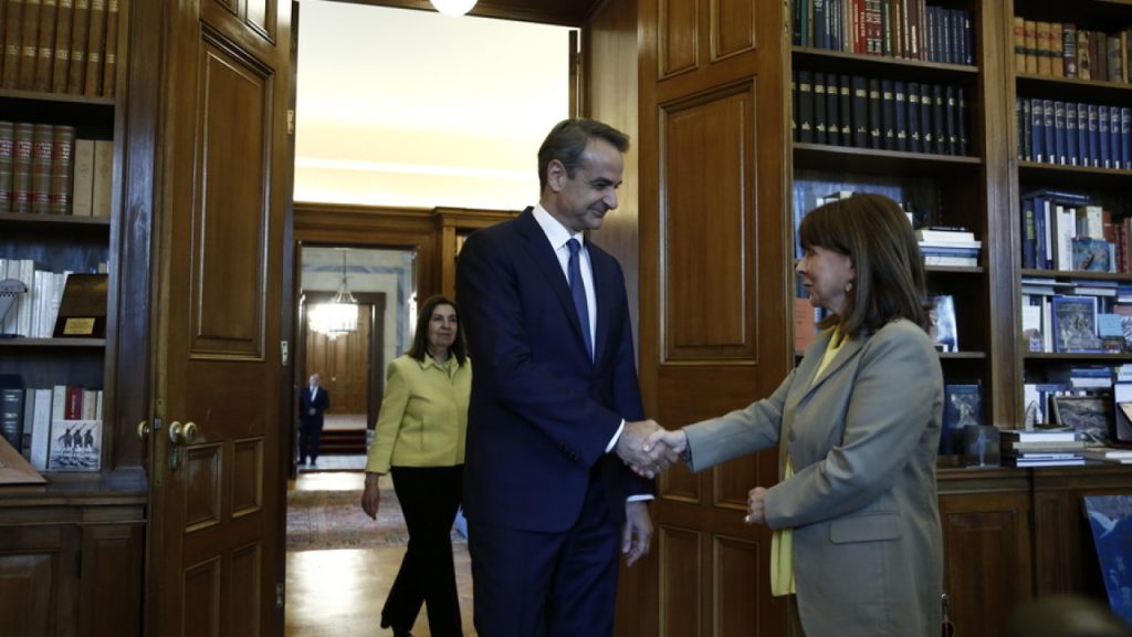 Παρέδωσε τη διερευνητική ο Μητσοτάκης – Επικοινωνία με τους Αρχηγούς για κάλπες στις 25 Ιουνίου