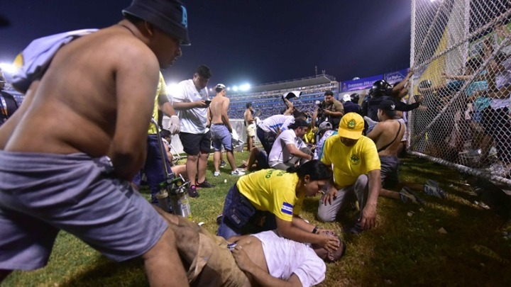 Ποδοσφαιρική τραγωδία στο Ελ Σαλβαδόρ: Στους 12 οι νεκροί – Πάνω απο 100 οι τραυματίες