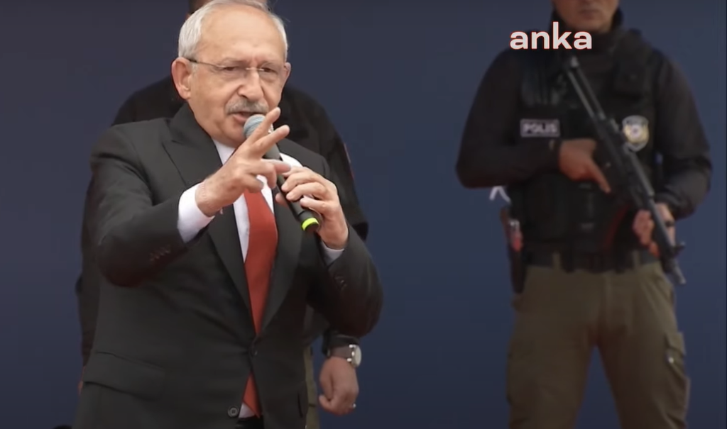 Τουρκία: Με αλεξίσφαιρο γιλέκο κι ένοπλους με αυτόματα ο Κιλιτσντάρογλου σε προεκλογική ομιλία