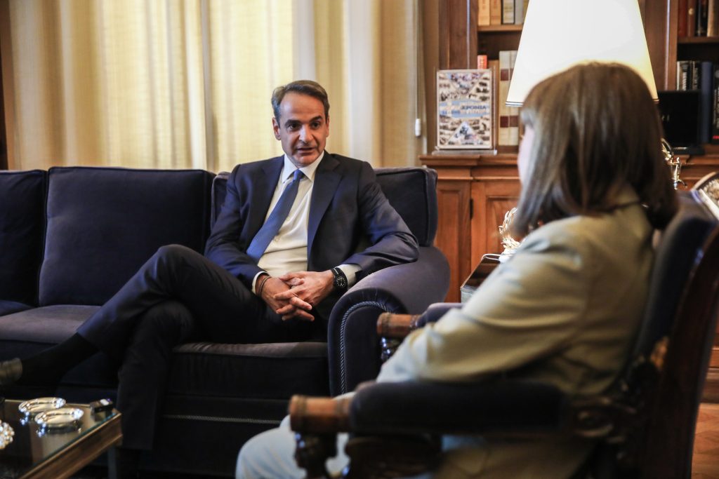 «Επιστρέφω τη διερευνητική το απόγευμα, δεν υπάρχουν προϋποθέσεις για κυβέρνηση» ξεκαθάρισε στη Σακελλαροπούλου ο Μητσοτάκης