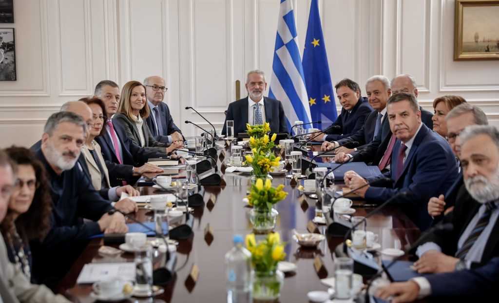 Όσα συζητήθηκαν στο υπουργικό συμβούλιο της υπηρεσιακής κυβέρνησης όταν έφυγαν οι κάμερες