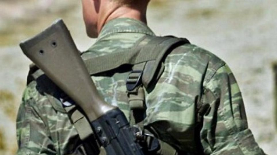 Εύβοια: Έσπασε το αυτοκίνητο του στρατιώτη συντρόφου της κι εκείνος την “έσπασε” στο ξύλο