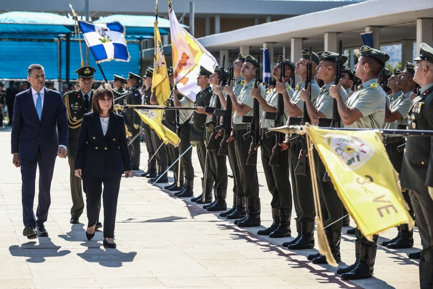 Σακελλαροπούλου και Στεφανής στην τελετή αποφοίτησης των νέων ανθυπολοχαγών στη Σχολή Ευελπίδων