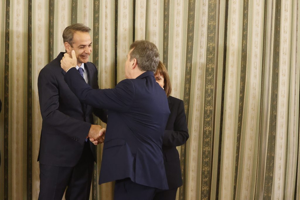 Ο Χρυσοχοΐδης δεν έμεινε για την οικογενειακή φωτογραφία! Μητσοτάκης: Βιάζεται να πιάσει δουλειά (ΒΙΝΤΕΟ+ ΦΩΤΟ)