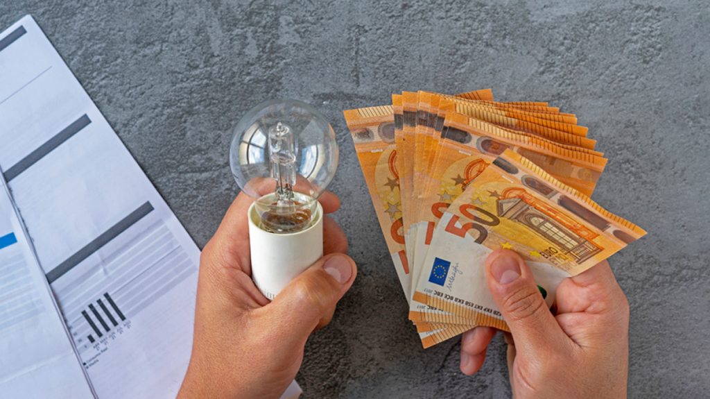 Τι αλλάζει στους λογαριασμούς ρεύματος από τον Οκτώβριο